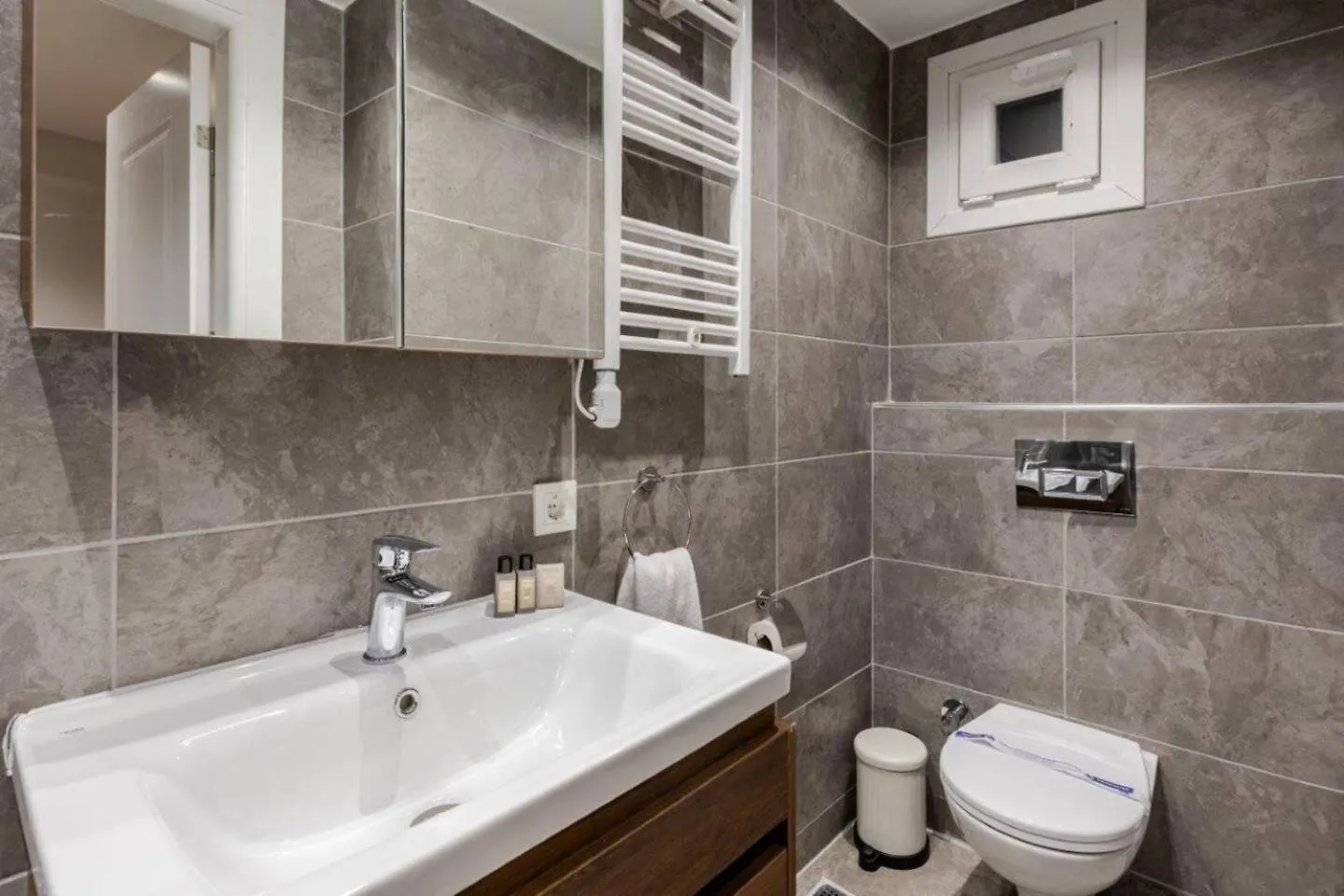 Cute Private Garden 2Bd2Bath Quaint Home! #366 Istanbul