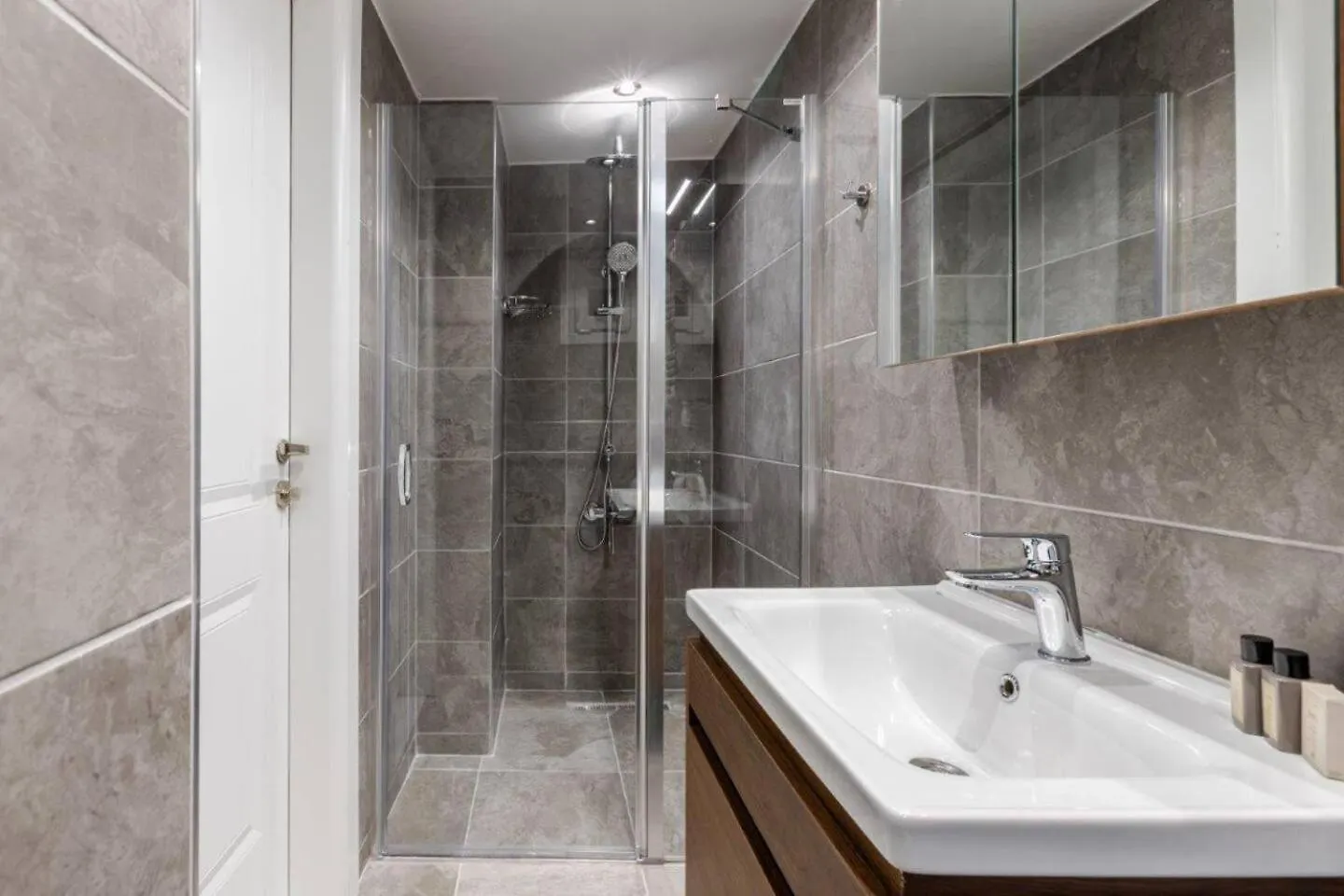 Cute Private Garden 2Bd2Bath Quaint Home! #366 Istanbul Apartment
