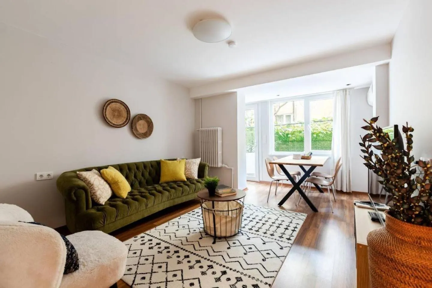 Contatti di Cute Private Garden 2Bd2Bath Quaint Home! #366